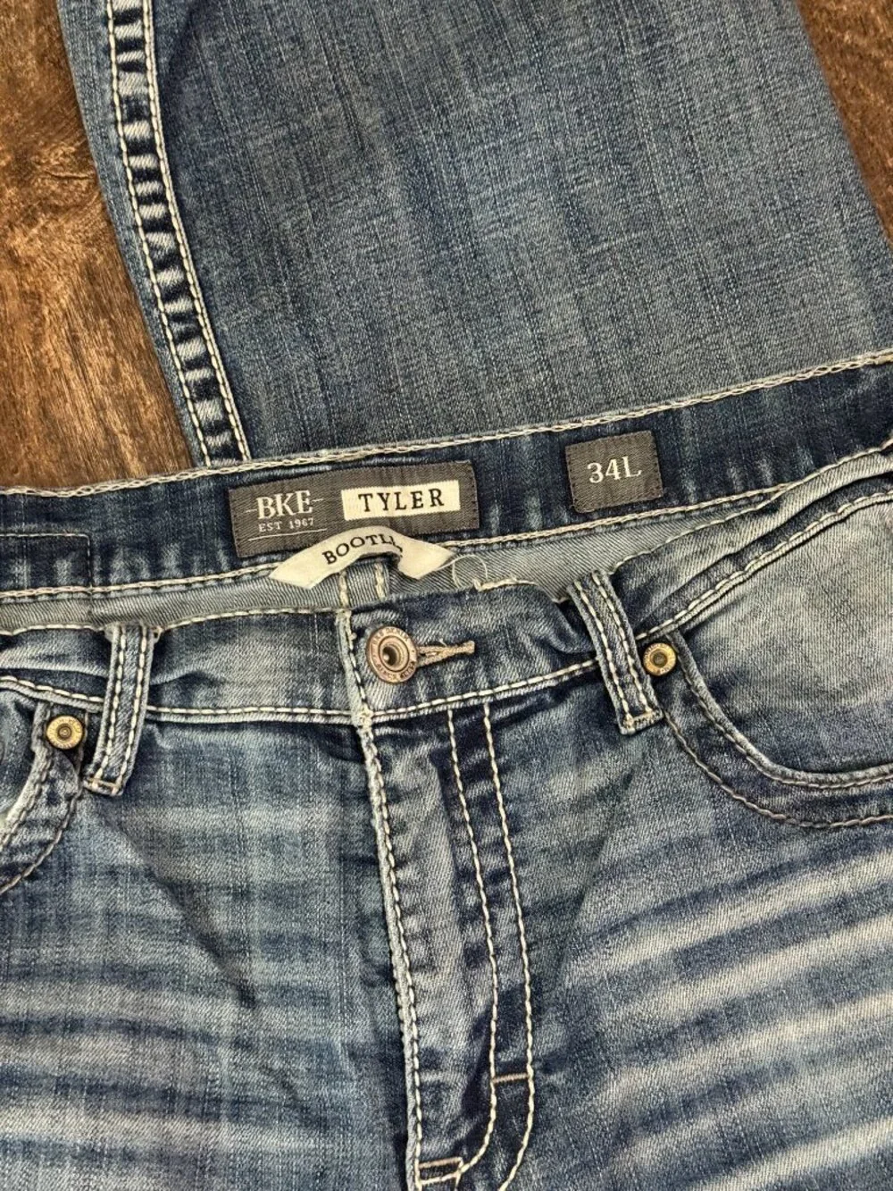 BKE Tyler Bootleg Light Wash Distressed Denim Jeans Size 34L